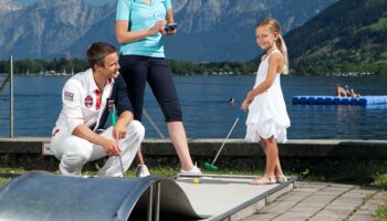 Familie spielen golf | © Zell am See