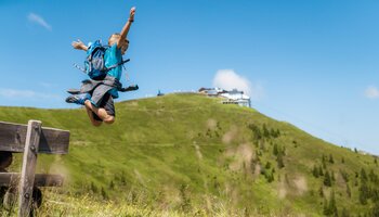 Freudenssprung eines kindes | © Schmittenhöhebahn AG | Rohal