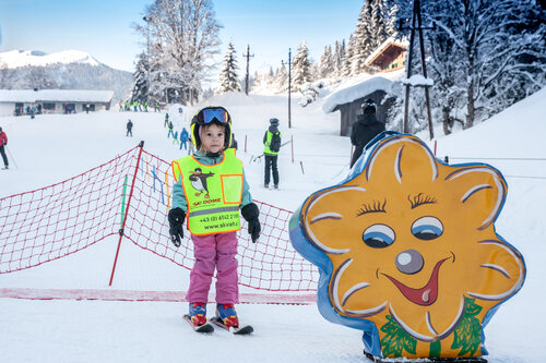 Mädchen lernt am Übungshang von Viehhofen Skifahren. | © Skidome Oberschneider
